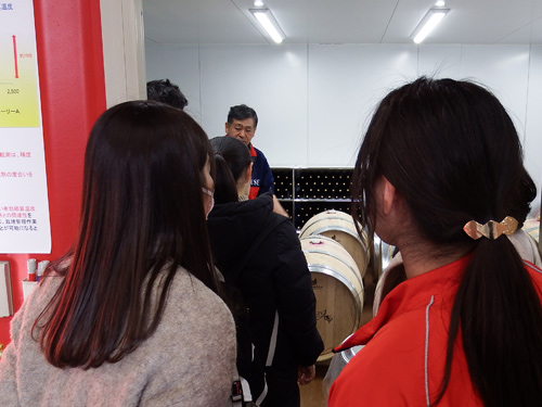 ドメーヌ茅が岳でワイン工場見学